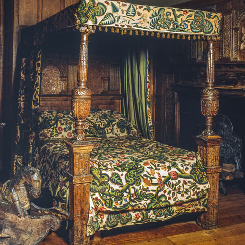 Oak bed, 1620-30